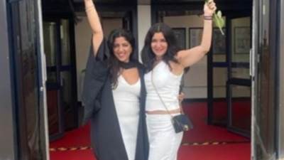 غادة عادل تحتفل بمناسبة تخرج ابنتها