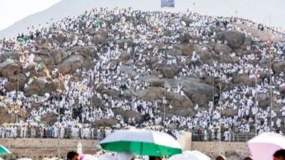 اليوم.. بدء تصعيد الحجاج إلى جبل عرفات