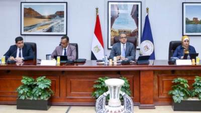 «العناني» يؤكد على ضرورة جاهزية المنشآت الفندقية بكامل طاقتها لاستقبال ضيوف المؤتمر