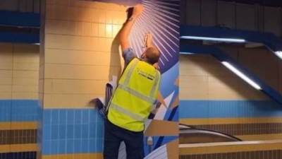 بالصور.. إزالة رسومات غادة والي المسروقة من الرسام الروسي بمحطة كلية البنات