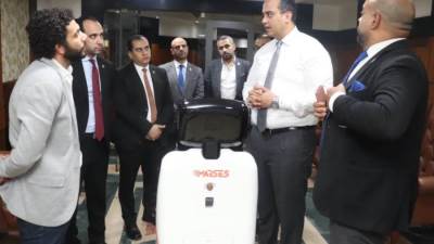 الرعاية الصحية تعلن ادخال الروبوتات الذكية بمستشفيات التأمين الصحي