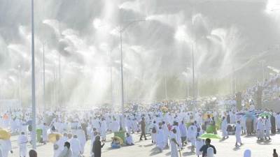 رذاذ الماء في أرجاء مشعر عرفات تلطيفاً للأجواء
