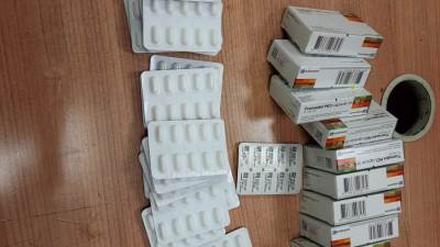 ضبط محاولتي تهريب قطعتين من الحشيش والأقراص المخدرة بمطار القاهرة