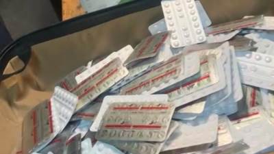 ضبط محاولتي تهريب كمية من الأدوية البشرية وهواتف محمولة بمطار القاهرة