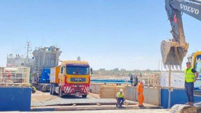  ميناء العريش يستقبل شحنتي معدات محطة الكهرباء