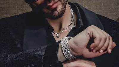 شادي شامل يرجع لإثارة الجدل بساعة من الألماظ ب30 ألف دولار