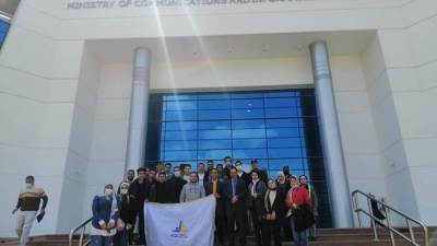 عبدالغفار يستعرض تقريرًا حول الزيارات الميدانية لطلاب الذكاء الاصطناعي للمدن الذكية