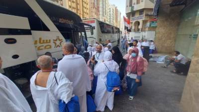 حجاج بيت الله الحرام من الجمعيات الأهلية المتعجلين ينتهون من رمي الجمرات