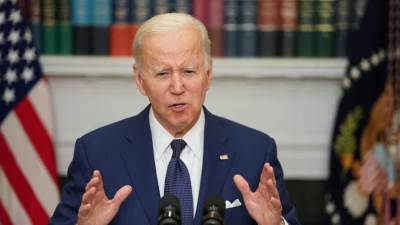 بايدن يعتزم على تطبيق قانون حظر الأسلحة الهجومية 