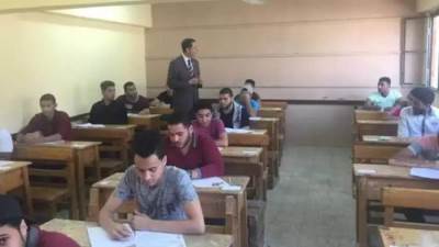 طلاب الثانوية العامة يؤدون امتحان التاريخ والفيزياء اليوم