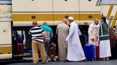 أفواج من حجاج بيت الله الحرام يتوافدون إلى المدينه المنوره قبل المغادرة