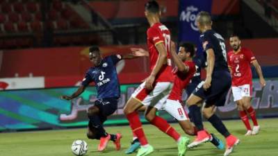 طاقم تحكيم إسباني.. اتحاد الكرة يعلن حكام مباراة الأهلي وبيراميدز في الدوري