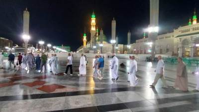 حجاج القاهرة والجيزة والقليوبية يزورون الروضة الشريفة بالمدينة المنورة