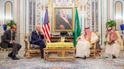 خادم الحرمين يلتقي الرئيس الأمريكي جو بايدن بقصر السلام في جدة