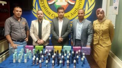 جمارك سوهاج الدولي: تضبط محاوله تهريب 80سيجارة الإلكترونية  59زجاجة زيت شيش إلكترونيه