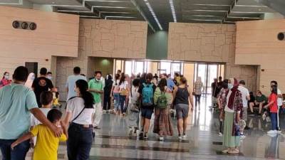 إقبال كبير من زائري المتحف القومي للحضارة على التصوير مع القطع الأثرية