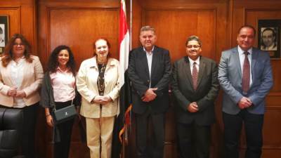 «قطاع الأعمال»: تحويل مصنع غزل مغلق لسنوات بالفيوم إلى مجمع للملابس الجاهزة