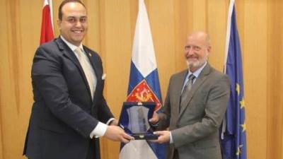 رئيس هيئة الرعاية الصحية يلتقي سفير فنلندا بالقاهرة لبحث سبل التعاون