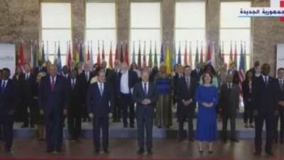 الرئيس السيسي يلتقط صورة تذكارية مع المشاركين فى حوار بيترسبورج للمناخ