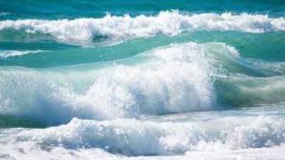 الأرصاد تحذر من ارتفاع الأمواج على شواطئ البحر المتوسط