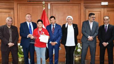 وزير الرياضة يكرم منتخبات الشطرنج بعد فوزهم بـ 13ميدالية ببطولة إفريقيا للشطرنج