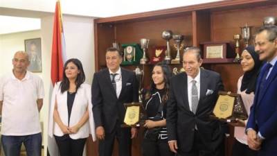 تقديرًا لدور المرأة.. الإسماعيلي يكرم بطلتي رفع الأثقال والقوى البدنية