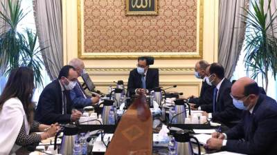 «مدبولي» يتابع تنفيذ المشروعات الاستثمارية بالمنطقة الاقتصادية لقناة السويس