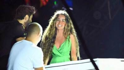 هنا الزاهد تهنئ تامر حسني على البومه: كنت مخضوضة من عدد جمهورك