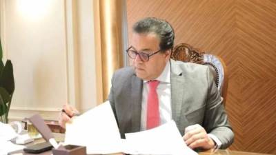 "عبدالغفار" يوجه الجامعات بالتعاون مع مبادرة حياة كريمة لمحو أمية المواطنين بالريف المصري