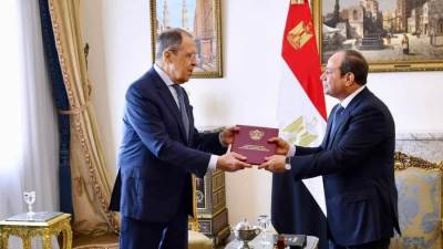 الرئيس السيسي يؤكد لـ" لافروف" أهمية تغليب لغة الحوار للأزمة الروسية الأوكرانية