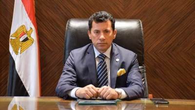 وزير الرياضة يهنئ "اتحاد السباحة" بنتائج المنتخب في البطولة العربية بالجزائر