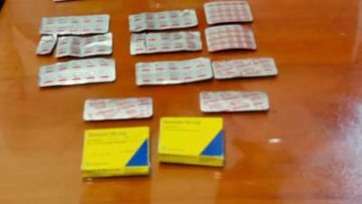 جمارك مطار برج العرب الدولي تضبط عدد من الأقراص المخدرة