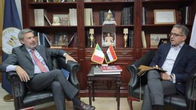 "العناني" يستقبل سفير إيطاليا بالقاهرة لبحث تعزيز التعاون بين البلدين على المستوى السياحي