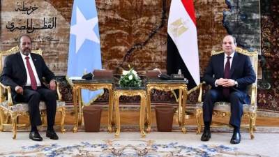 "الرئيس السيسي" يؤكد لنظيره الصومالي استعداد مصر لمواصلة تقديم الدعم للصومال