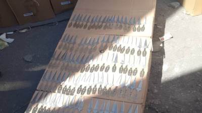 جمارك بورسعيد تضبط محاولة تهريب عدد من الأسلحة البيضاء 