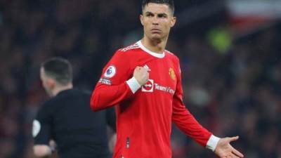 "رونالدو" يعود إلى مانشستر ويخوض مناقشات مع يونايتد لحسم مستقبله