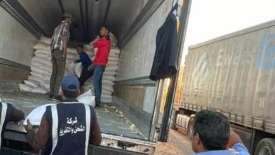 جمارك السلوم تضبط محاولة تهريب كمية من السلع الغذائية المحظور تصديرها 