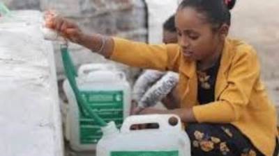 مركز سلمان للإغاثة: يضخ مياه للمخيمات ويقدم خدمات طبية بمحافظة حجة باليمن