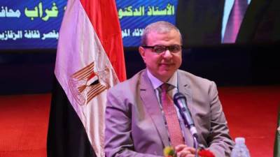 سعفان يسلم 100 عقد عمل لـ"قادرون بإختلاف" بالشرقية