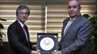 وزير الطيران يبحث مع سفير اليابان تعزيز التعاون فى مجال النقل الجوي