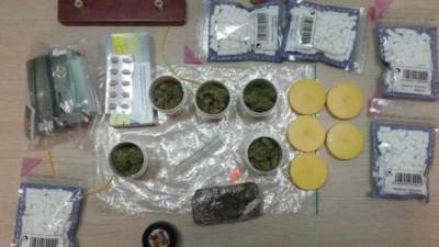 جمارك مطار القاهرة تضبط محاولة تهريب عدد من الأقراص المخدرة 