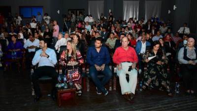 عمرو محمود ياسين ورانيا يحضرون احتفالية احياء ذكرى وفاة والدهم باكاديمية الفنون