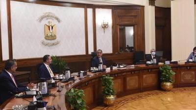  «مدبولي»: الرئيس يتابع تحويل المنطقة الاقتصادية لمركز إقليمي بصناعات الهيدروجين الأخضر