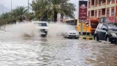 الإمارات تشهد سيول قوية وموجة طقس عنيفة