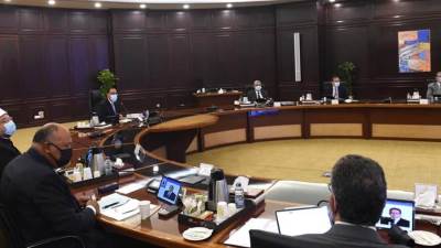 عبدالغفار يستعرض تقرير الحالة الوبائية في مصر