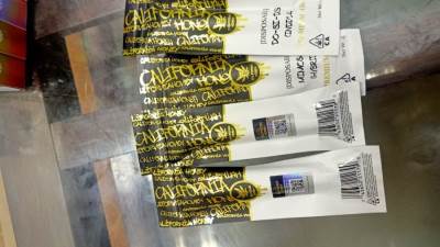 جمارك مطار سوهاج تضبط محاوله تهريب شيش إلكترونية بها زيت الماريجوانا المخدر