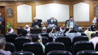 وكيل الأزهر يستعرض جهود قطاع المعاهد في تطوير العملية التعليمية 