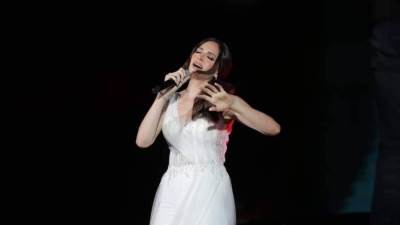 روتانا.. تفتح النار علي حفل آمال ماهر وتصفه بالاداء السئ 