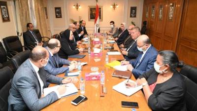 وزيرا قطاع الأعمال والتجارة والصناعة يبحثان منظومة تداول الأقطان للموسم الجديدة