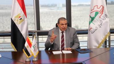 سعفان يواصل جولاته الميدانية للمحافظات ويلتقي العاملين بالقوى العاملة بمطروح بمدينة العلمين